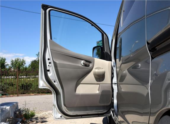 日产NV200 2016款 改款 1.6L CVT豪华型 车厢座椅   前门板