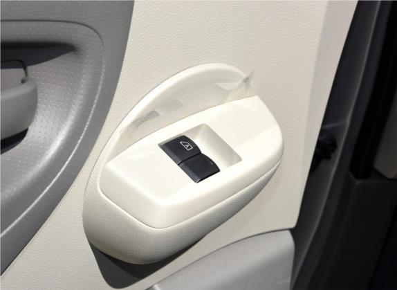 日产NV200 2016款 改款 1.6L CVT豪华型 车厢座椅   门窗控制