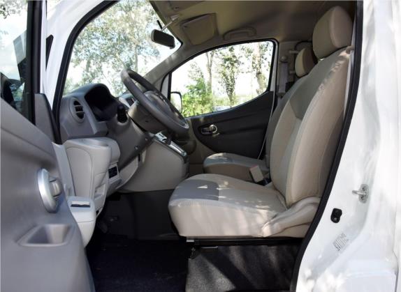 日产NV200 2016款 改款 1.6L CVT尊享型 车厢座椅   前排空间