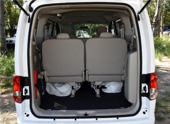 日产NV200 2016款 改款 1.6L CVT尊享型 车厢座椅   后备厢
