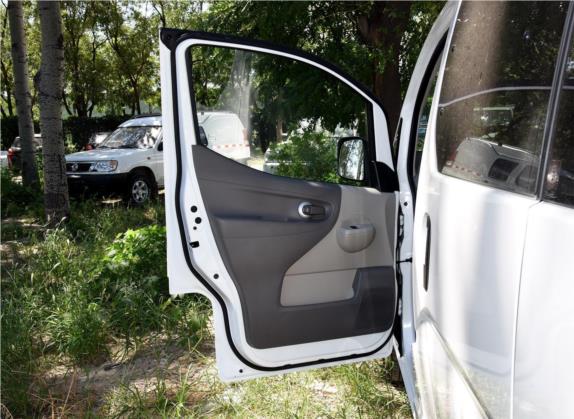 日产NV200 2016款 改款 1.6L CVT尊享型 车厢座椅   前门板