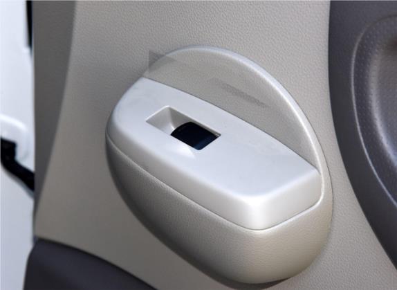 日产NV200 2016款 改款 1.6L CVT尊享型 车厢座椅   门窗控制