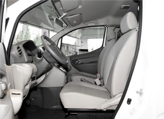 日产NV200 2018款 1.6L CVT豪华型 车厢座椅   前排空间