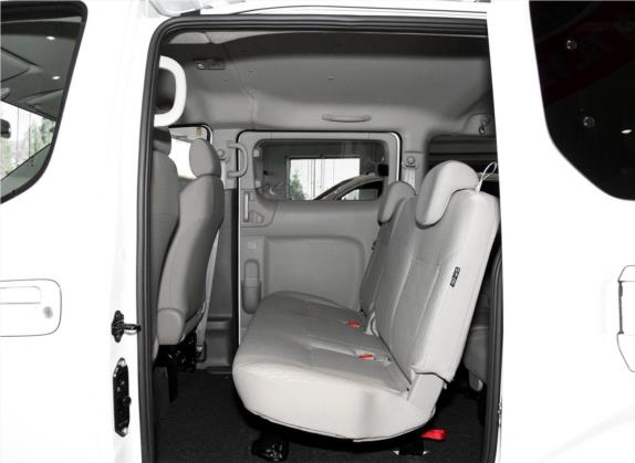 日产NV200 2018款 1.6L CVT豪华型 车厢座椅   后排空间