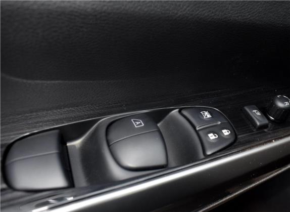 途达 2018款 2.5L 自动两驱智享版 车厢座椅   门窗控制