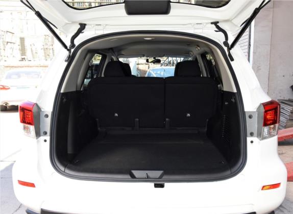 途达 2018款 2.5L 手动两驱精英版 车厢座椅   后备厢
