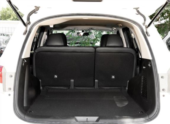 途达 2018款 2.5L 自动两驱豪华版 车厢座椅   后备厢