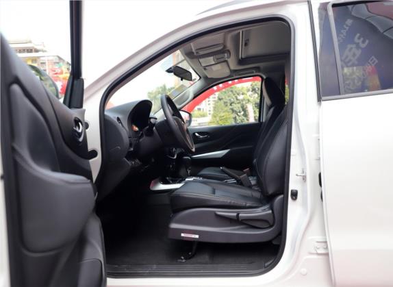 途达 2020款 2.5L XL Upper 4WD 自动四驱豪华版 车厢座椅   前排空间