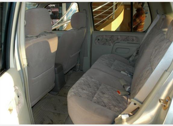 帕拉丁 2004款 2.4L 两驱标准型 车厢座椅   后排空间