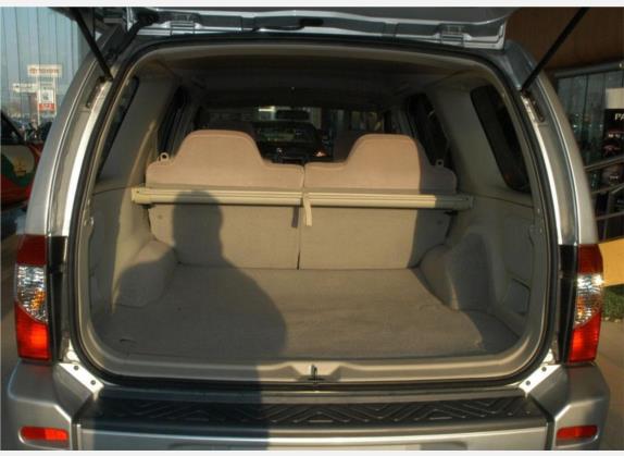 帕拉丁 2004款 2.4L 两驱标准型 车厢座椅   后备厢