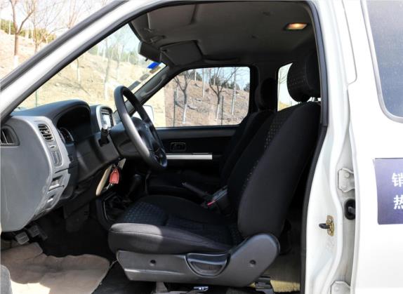 帕拉丁 2006款 2.4L 四驱标准型 车厢座椅   前排空间