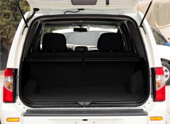 帕拉丁 2013款 2.4L 四驱标准型 国IV 车厢座椅   后备厢