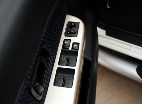 帕拉丁 2013款 2.4L 四驱标准型 国IV 车厢座椅   门窗控制
