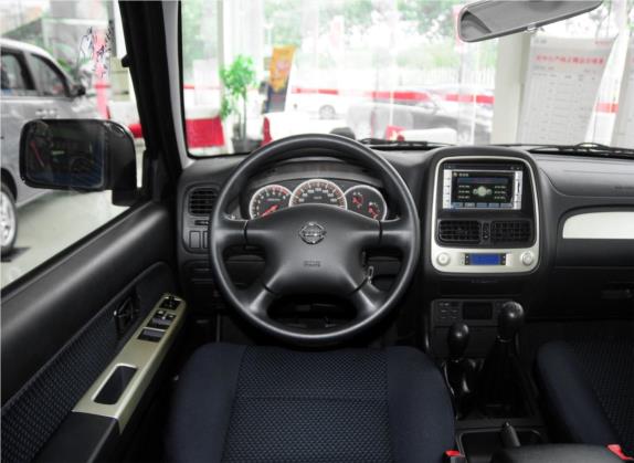 帕拉丁 2013款 2.4L 四驱豪华型 国IV 中控类   驾驶位