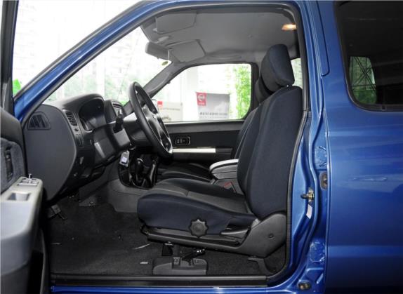帕拉丁 2013款 2.4L 四驱豪华型 国IV 车厢座椅   前排空间