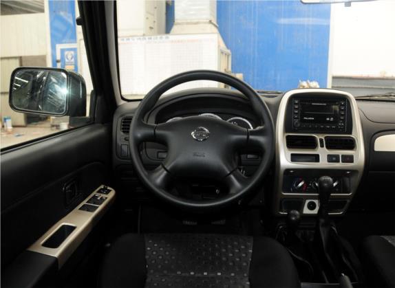 帕拉丁 2013款 2.4L 四驱标准型 国V 中控类   驾驶位