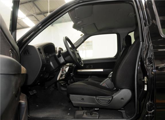帕拉丁 2013款 2.4L 四驱标准型 国V 车厢座椅   前排空间