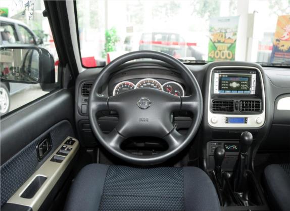 帕拉丁 2013款 2.4L 四驱豪华型 国V 中控类   驾驶位