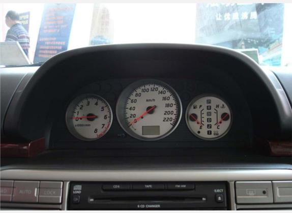 奇骏(进口) 2004款 2.5 俊朗型 中控类   仪表盘