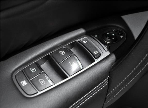 途乐 2018款 5.6L 标准型 车厢座椅   门窗控制