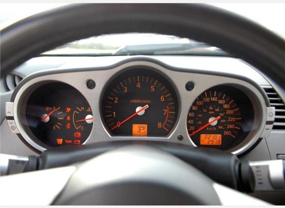 日产350Z 2004款 3.5 AT 中控类   仪表盘
