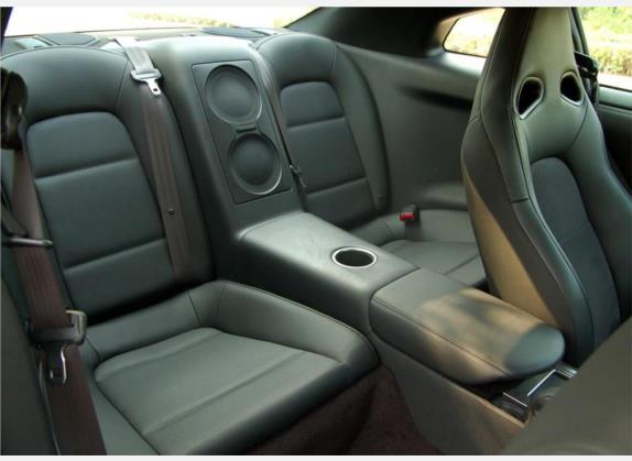 日产GT-R 2010款 3.8T Premium Edition 车厢座椅   后排空间
