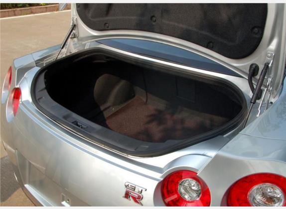 日产GT-R 2010款 3.8T Premium Edition 车厢座椅   后备厢