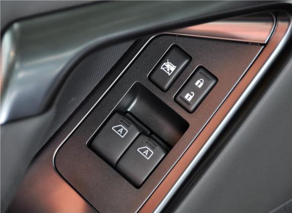 日产GT-R 2012款 3.8T Premium Edition 车厢座椅   门窗控制