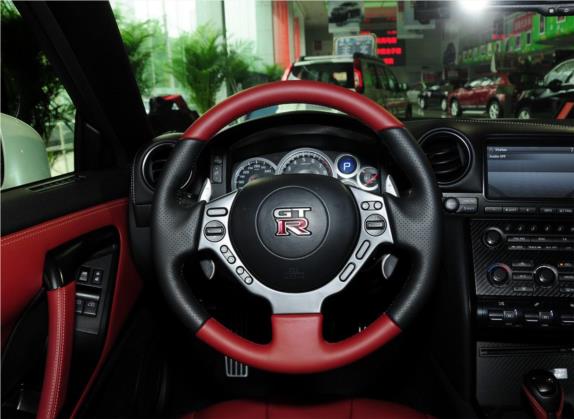 日产GT-R 2014款 3.8T Premium Edition 棕红内饰 中控类   驾驶位