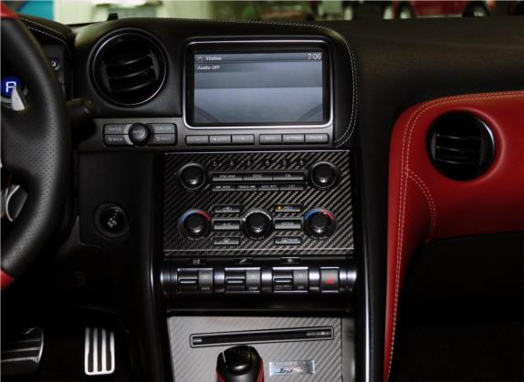 日产GT-R 2014款 3.8T Premium Edition 棕红内饰 中控类   中控台