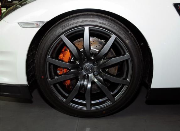 日产GT-R 2014款 3.8T Premium Edition 棕红内饰 其他细节类   前轮