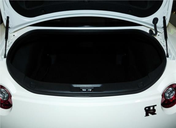 日产GT-R 2014款 3.8T Premium Edition 棕红内饰 车厢座椅   后备厢