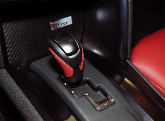 日产GT-R 2014款 3.8T Premium Edition 棕红内饰 中控类   挡把