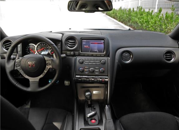 日产GT-R 2014款 3.8T Premium Edition 黑色内饰 中控类   中控全图