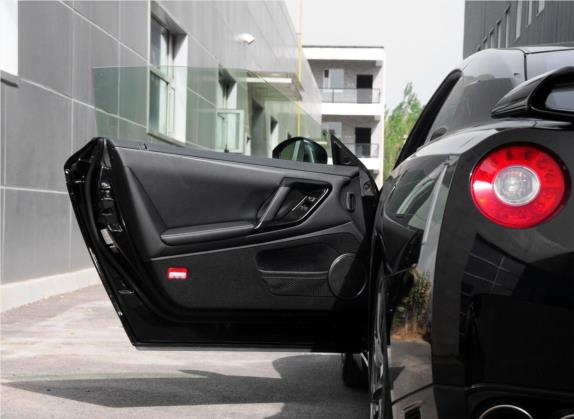 日产GT-R 2014款 3.8T Premium Edition 黑色内饰 车厢座椅   前门板