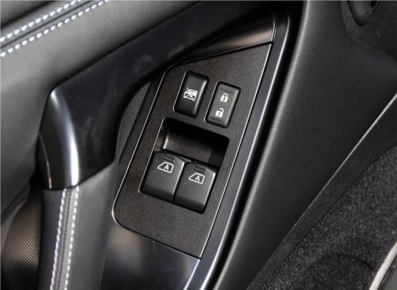 日产GT-R 2014款 3.8T Premium Edition 黑色内饰 车厢座椅   门窗控制
