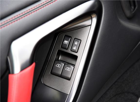 日产GT-R 2015款 3.8T NISMO 车厢座椅   门窗控制