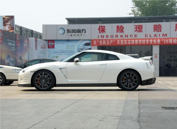 日产GT-R 2015款 3.8T 豪华棕红内饰版 外观   正侧