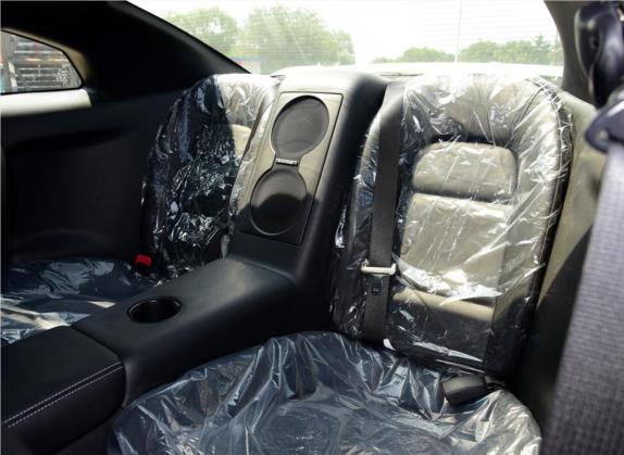 日产GT-R 2015款 3.8T 动感酷黑内饰版 车厢座椅   后排空间
