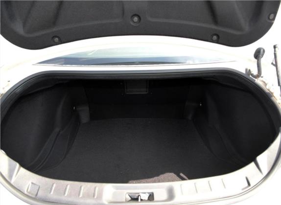 日产GT-R 2015款 3.8T 动感酷黑内饰版 车厢座椅   后备厢