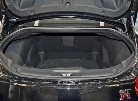 日产GT-R 2017款 3.8T 黑金刚版 车厢座椅   后备厢