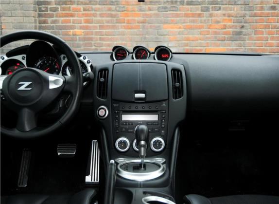 日产370Z 2013款 3.7L Coupe 中控类   中控台
