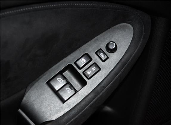 日产370Z 2013款 3.7L Coupe 车厢座椅   门窗控制