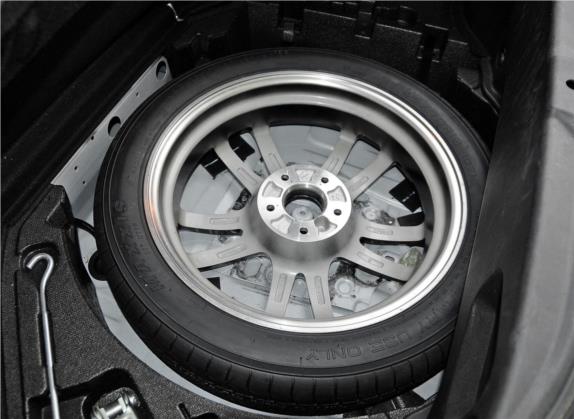 日产370Z 2013款 3.7L Roadster 其他细节类   备胎