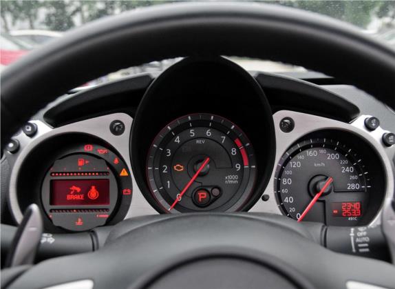 日产370Z 2013款 3.7L Roadster 中控类   仪表盘