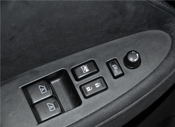 日产370Z 2013款 3.7L Roadster 车厢座椅   门窗控制
