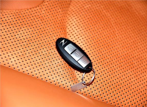 日产370Z 2015款 3.7L Coupe 其他细节类   钥匙