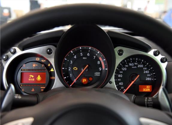 日产370Z 2015款 3.7L Coupe 中控类   仪表盘