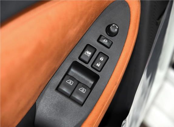 日产370Z 2015款 3.7L Coupe 车厢座椅   门窗控制