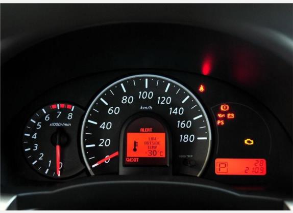 玛驰 2010款 1.5L 自动易炫版 中控类   仪表盘